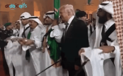 رقص سعودي يرقص رجل رجال شماغ غطرة حطة مشدة دونالد ترمب GIF - Saudi Dance Dancing Man Men Dance GIFs