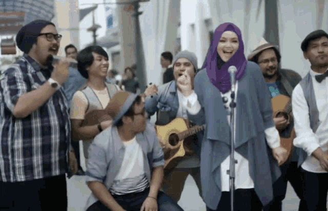 Siti Nurhaliza Chill GIF - Siti Nurhaliza Chill Happy Dance GIFs