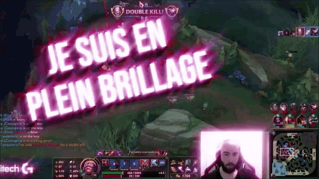 a man playing a video game with the words je suis en plein brillage