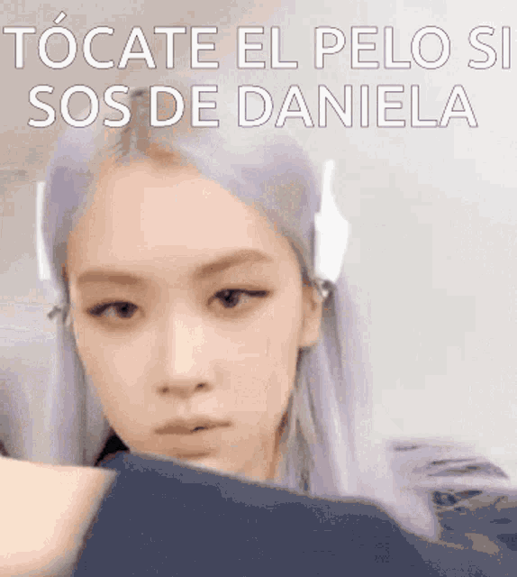 a close up of a woman 's face with the words " tocate el pelo si sos de daniela "