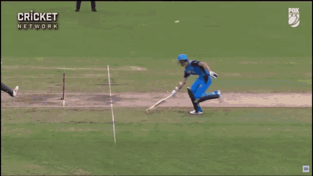 a cricket game is being played on the fox cricket network