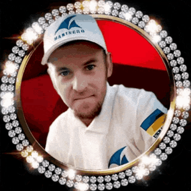 a man wearing a white shirt and a white hat that says marinero
