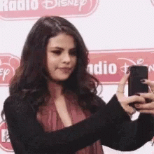 Selena Gomez Selfie GIF - Selena Gomez Selfie GIFs