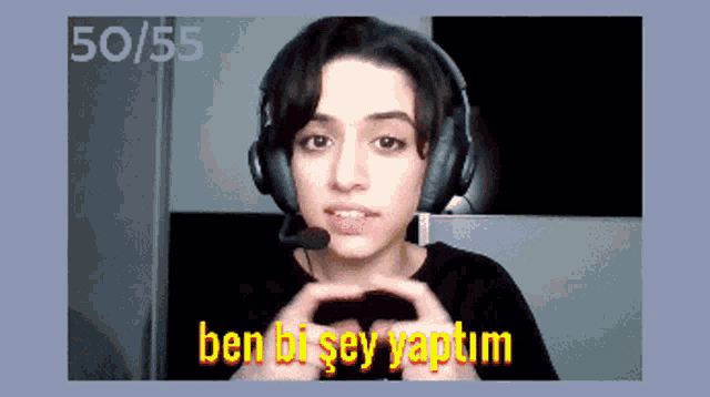 a woman wearing headphones and a microphone says " ben bi sey yaptim "