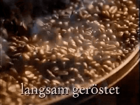 a close up of a pile of grains with the words langsam gerostet written above it