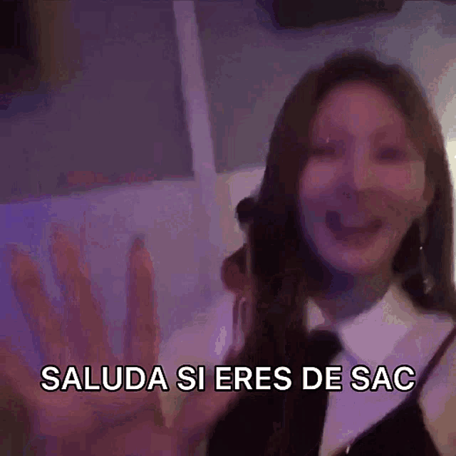 a woman is smiling with the words saluda si eres de sac behind her