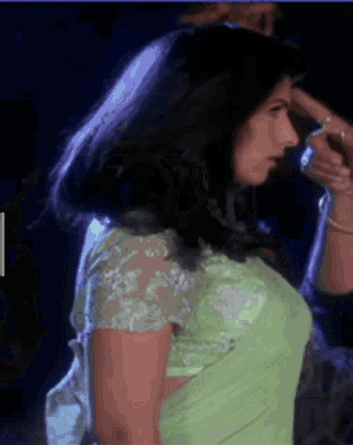 Twinkle Khanna Saree GIF - Twinkle Khanna Saree Navel GIFs