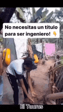 a man is kneeling down in front of a sign that says no necesitas un título para ser ingeniero el taurus