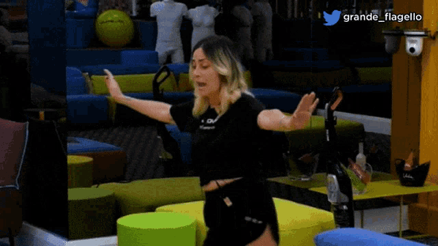 a woman is dancing in a room with the words e uno written on the bottom