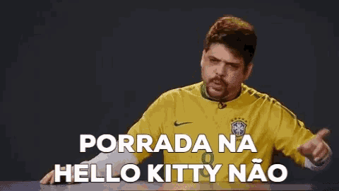 a man wearing a yellow nike shirt says porrada na hello kitty não