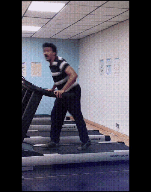 Kamal Haasan Treadmill Dance GIF - Kamal Haasan Treadmill Dance Ashwin Kumar Dance GIFs