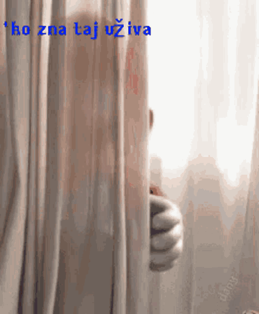 a person peeking out from behind a curtain with the words ho zna taj uziva written above them