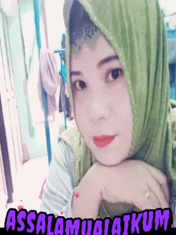 a woman wearing a green hijab with the words assalamualaikum written on the bottom