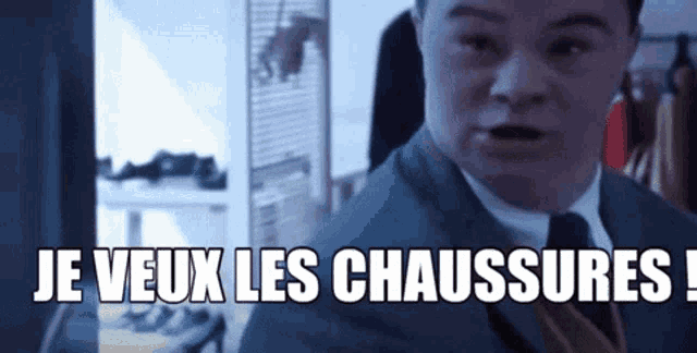 a man in a suit and tie is saying je veux les chaussures !