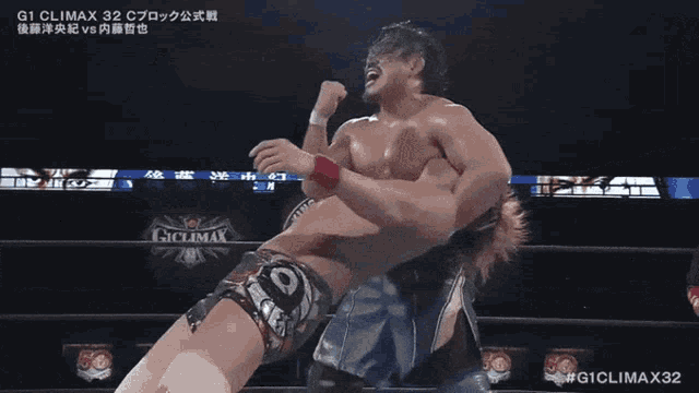 a man in a wrestling ring with g1 climax 32 in the corner
