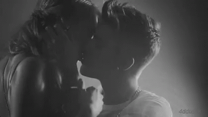 Kissing Bieber GIF - Kissing Bieber GIFs