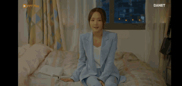 Haha Her Private Life GIF - Haha Her Private Life Shy GIFs