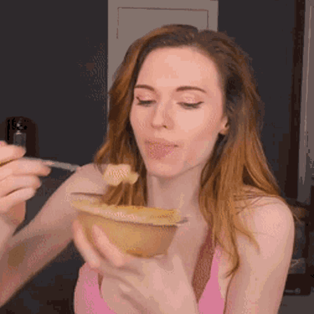 Amouranth Eat GIF - Amouranth Eat Chicken GIFs