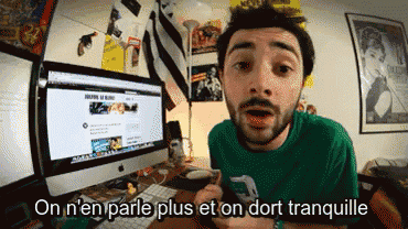 a man sitting in front of a computer with the words on n'en parle plus et on dort tranquille