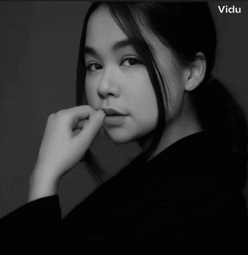 a black and white photo of a woman with the word vidu in the upper right corner
