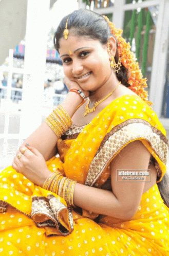 Amrutha Valli Saree GIF - Amrutha Valli Saree Navel GIFs
