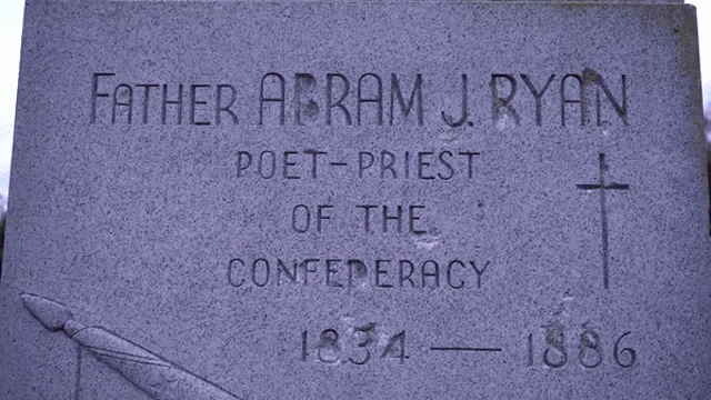 a stone with the words " site of jefferson davis monument " written on it