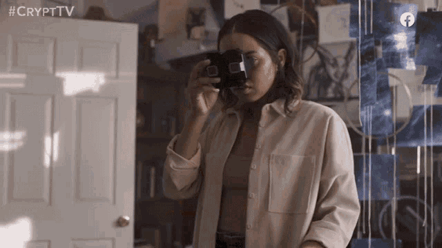 Taking A Look Callie Thomas GIF - Taking A Look Callie Thomas Stereoscope GIFs