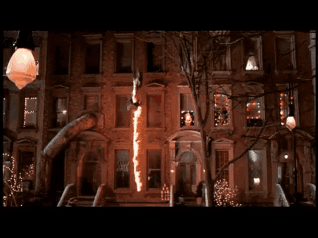 Home Alone2 Movie GIF - Home Alone2 Movie Rope On Fire GIFs