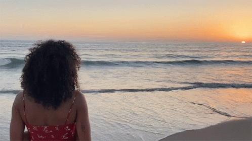 Im At The Beach Arlissa GIF - Im At The Beach Arlissa The House We Live In Song GIFs