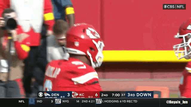 a cbs nfl broadcast of a football game between the kansas city chiefs and the new york giants