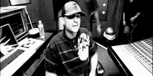 a man wearing a hat that says ' ny ' on it