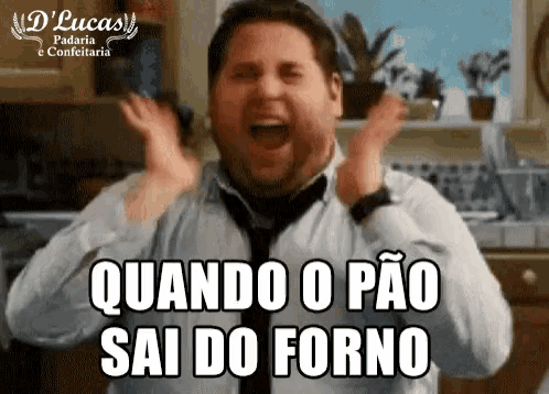 a man in a tie is screaming with the words quando o pão sai do forno in front of him