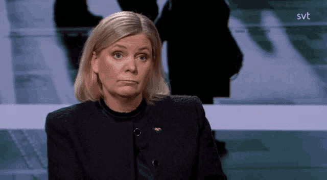 a woman is making a funny face on a tv show with the svt logo in the background