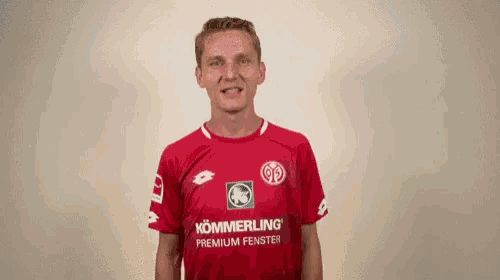 a man wearing a red shirt that says kommerling on it
