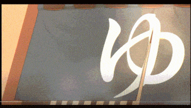 a sign that says ' yd ' on it in a foreign language