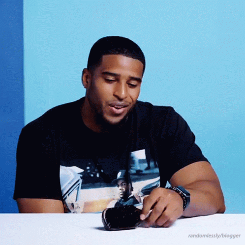 Bobby Wagner Squinting Eyes GIF - Bobby Wagner Squinting Eyes I Swear To GIFs