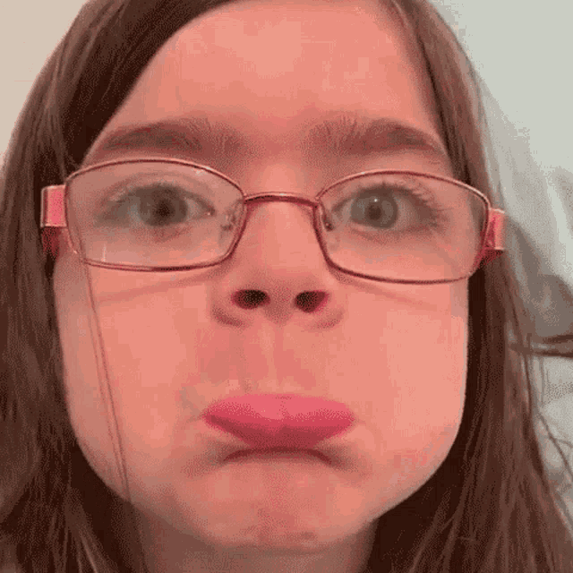 Eleanor Lip Pout GIF - Eleanor Lip Pout Selfie GIFs