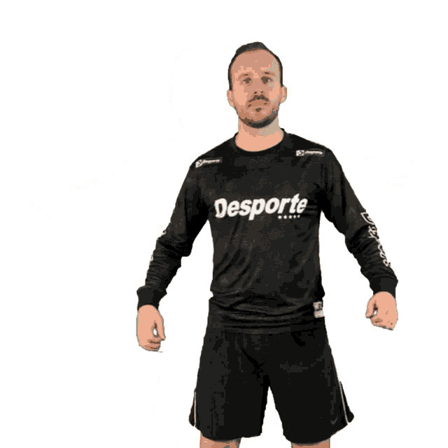 a man wearing a black shirt that says desporto