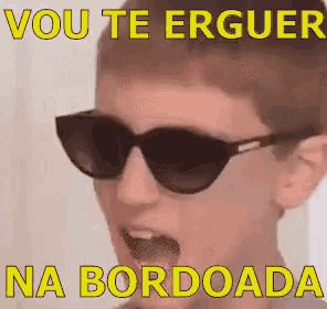 a boy wearing sunglasses with the words vou te erguer na bordoada written on the bottom