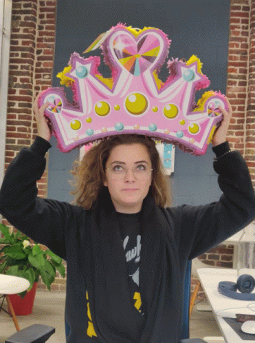 Birthday Pink Crown GIF - Birthday Pink Crown Piñata GIFs
