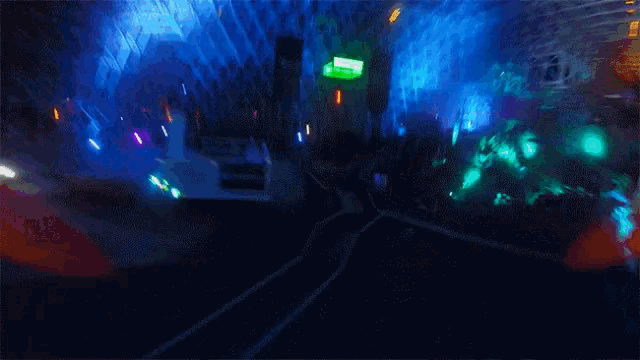 a green light with the letter s on it is surrounded by blue lights