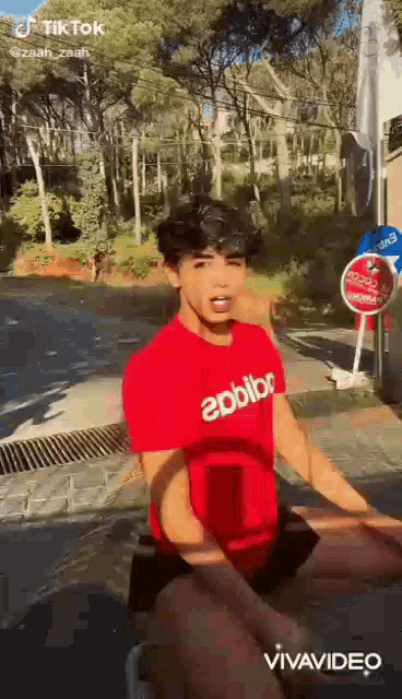Zizzoz GIF