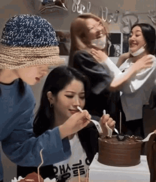 Dahyun Eating Cake GIF - Dahyun Eating Cake Twice GIFs
