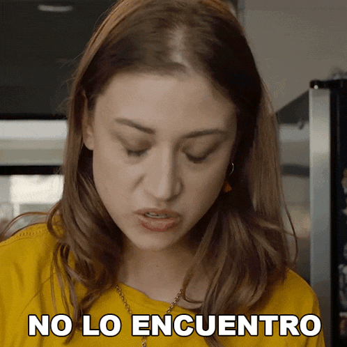 a woman in a yellow shirt says no lo encuentro in front of her face