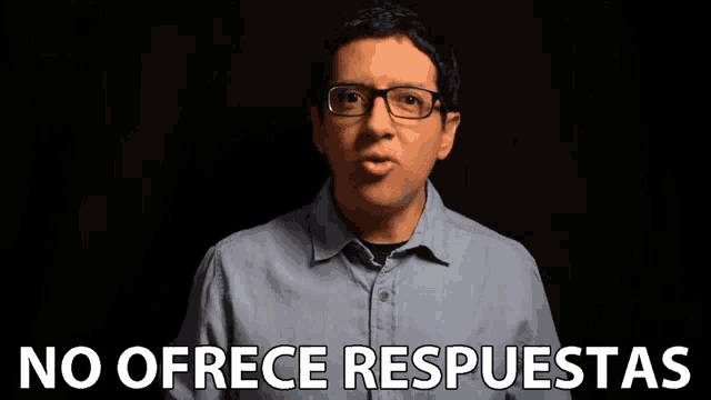 a man wearing glasses and a blue shirt says no ofrece respuestas
