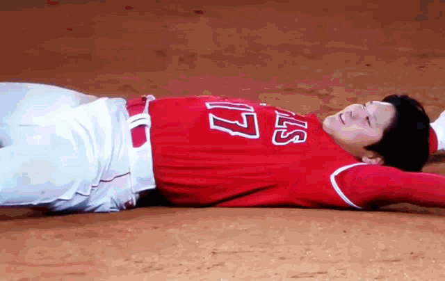 a baseball player with the number 17 on his shirt