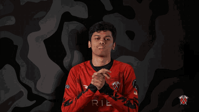 a man wearing a red shirt with the letter lp on the front
