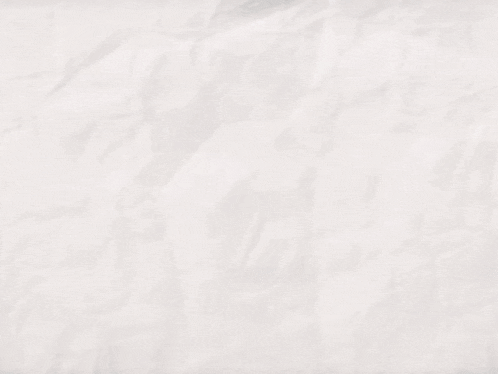 a piece of crumpled paper with the word que written on it