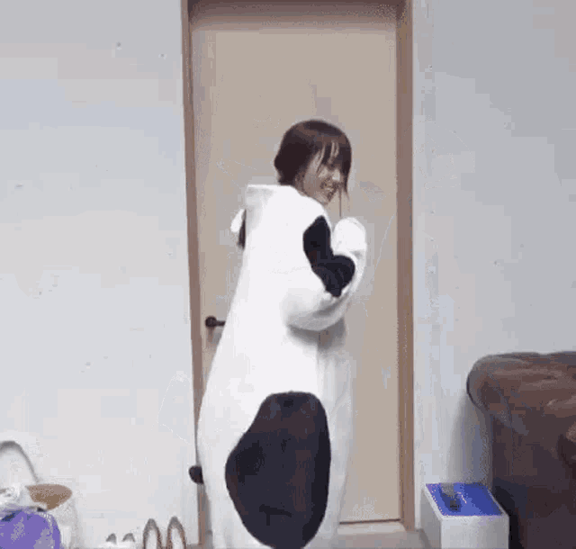 Keyakizaka46 Sugai Yuuka GIF - Keyakizaka46 Sugai Yuuka Cow Costume GIFs