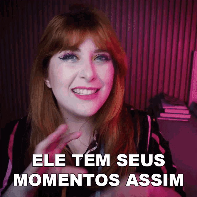 a woman says ele tem seus momentos assim in a video